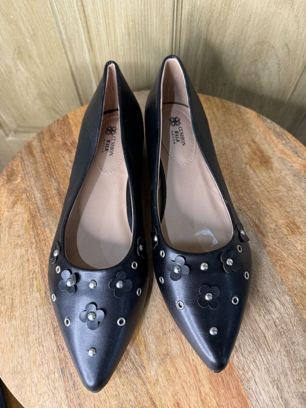 Avon Cushion Walk Flats 8 Womens Black Slip On Point Toe Flower Studded Shoes